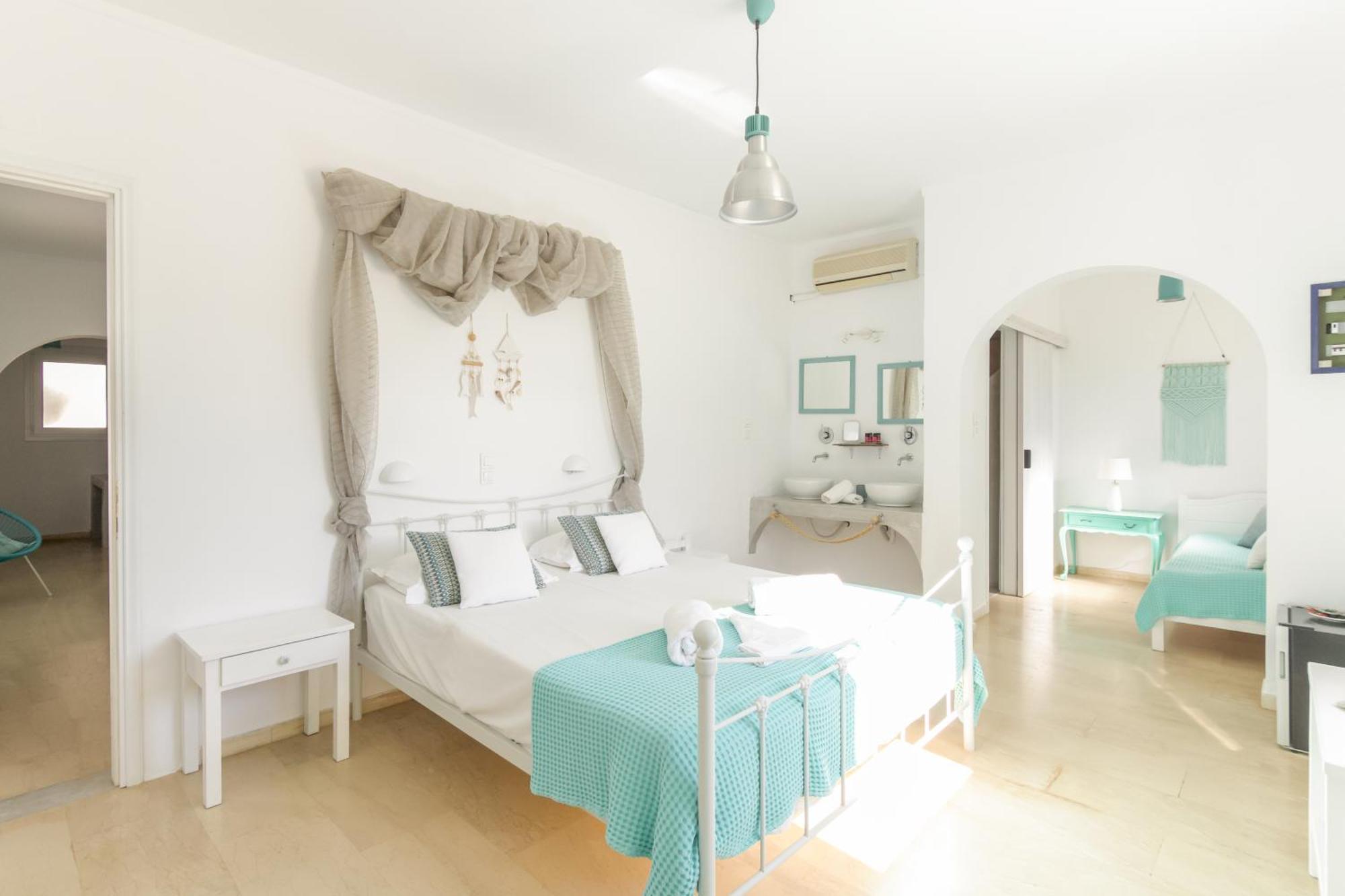 Onira Hotel Парос Екстериор снимка